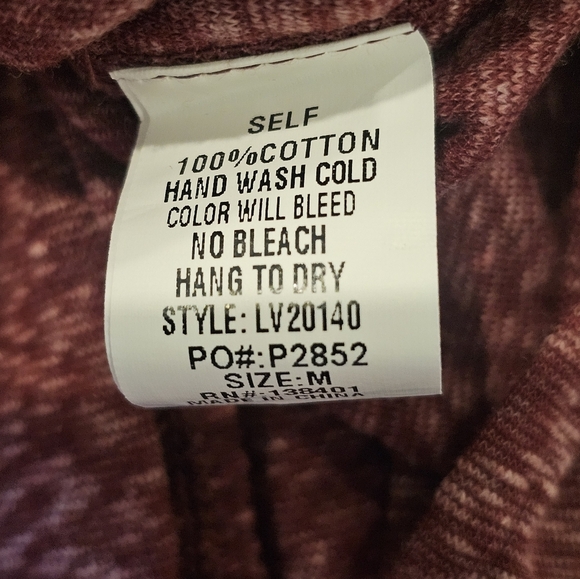 NWOT! All In Love Maroon 3 Snap Neck 3/4 Sleeve Vented Top- Medium - Picture 9 of 12